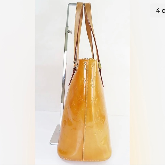 Retails $1600 - Authentic Louis Vuitton Houston Beige Vernis Tote Bag - Picture 4 of 14